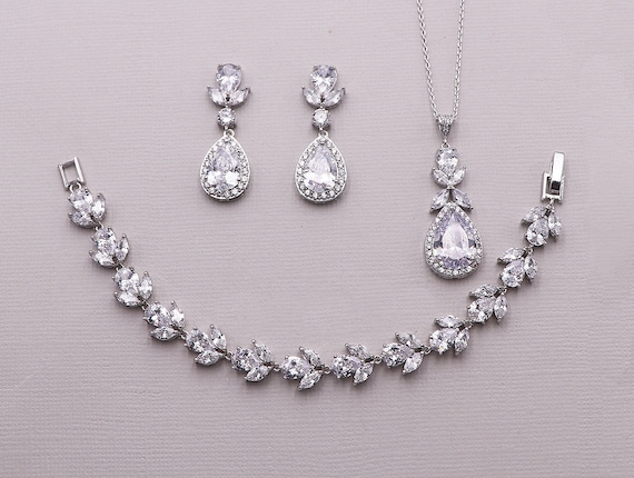 Platinum necklace set with best sale price