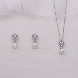 Pearl Jewelry Set, pearl bridal earrings, bridesmaids earrings, wedding jewelry, wedding earrings, Elisabeth Jewelry Set DISC