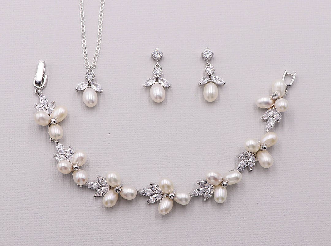 Pearl Wedding Jewelry Set Wedding Earrings Bracelet and Necklace Set
