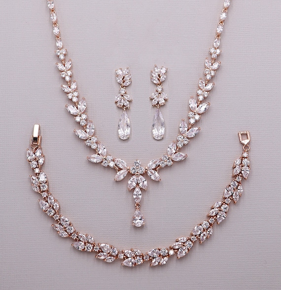 simple gold jewelry set