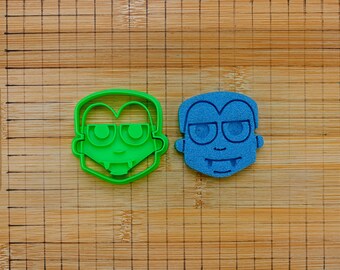 Dracula Kid Cookie Cutter Stamp – Smiling Vampire Halloween Fondant Biscuit Cutter – Multi-Size