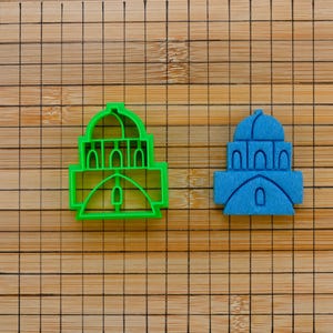 Iglesias con cúpulas azules en el pueblo de Oia (cortador de galletas) - Santorini, isla griega mediterránea - Estructura del templo