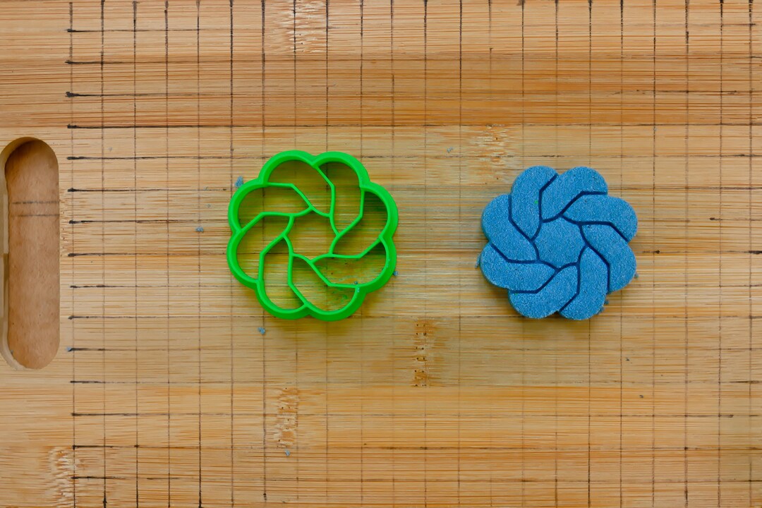 Flower Knot Cookie Cutter - Octa 3D Knot - Rotation Effect - Swirl ...