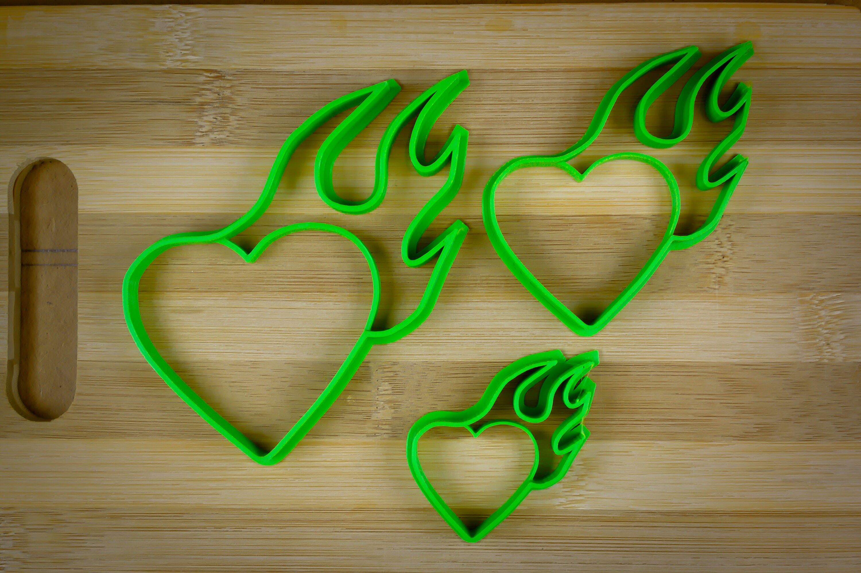 Flammendes Herz 4 - Kleines Herz in großen Flammen - San Valentine Geschenk - Ausstechform Multi-Size