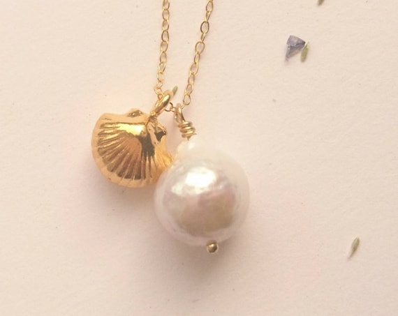 Summer pendant necklace- Gold Shell and pearl pendant- boho gift- beach jewellery- summer-charm necklace