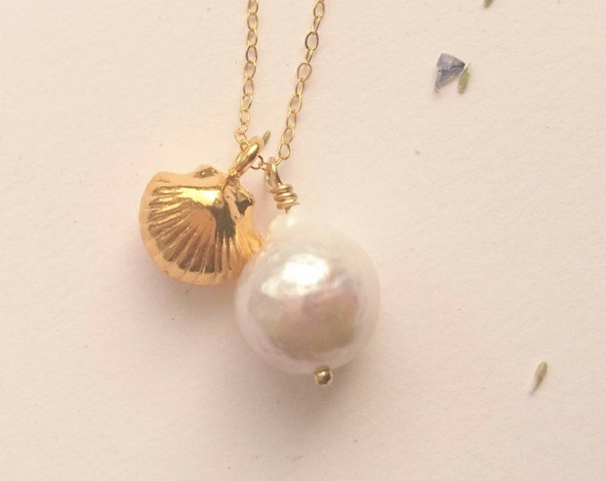 Summer pendant necklace- Gold Shell and pearl pendant- boho gift- beach jewellery- summer-charm necklace