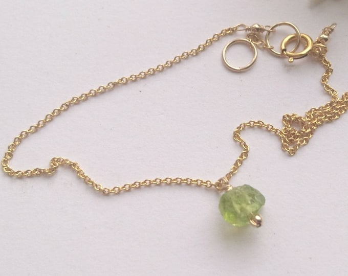 Gold anklet, Peridot anklet, August birthstone gift for her, summer jewellery,