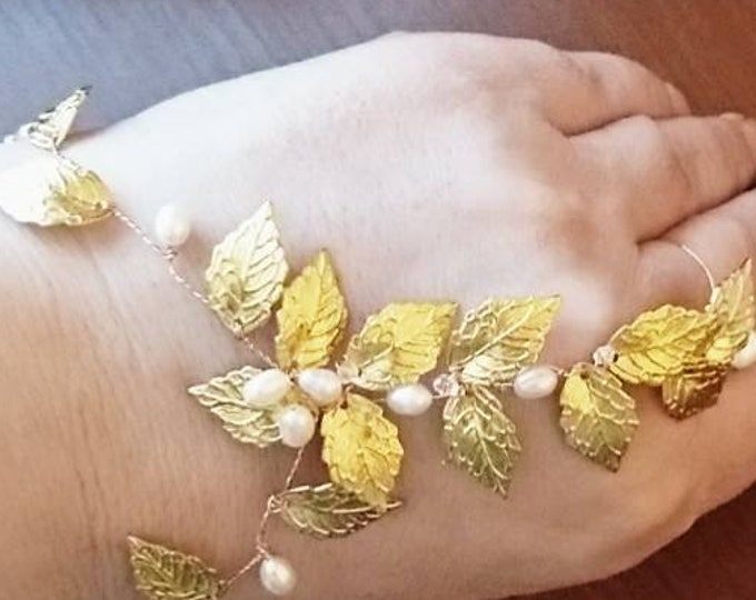 hand jewellery, goddess jewellery, bracelet gold leaves and pearls, goddess bride, costume goddess, gold leaf bracelet