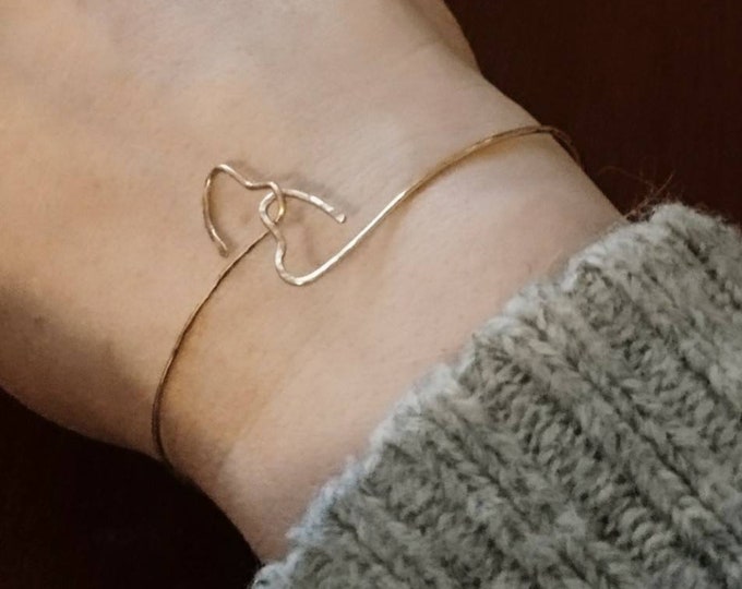 Valentine gift for her, skinny gold bracelet, hammered hearts bangle, two hearts as one, unity bangle, romantic gift, heart jewelry