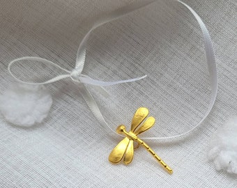 Pretty summer anklet with gold dragonfly