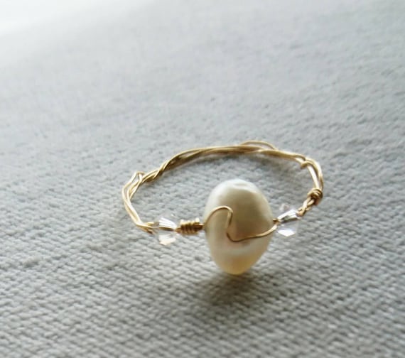 Pearl and gold ring, gold wire ring, gold and pearl ring, dainty pearl ring, dainty gold jewellery,June birthstone,gift for her,elegant ring