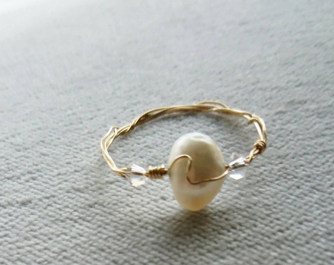 Pearl and gold ring, gold wire ring, gold and pearl ring, dainty pearl ring, dainty gold jewellery,June birthstone,gift for her,elegant ring