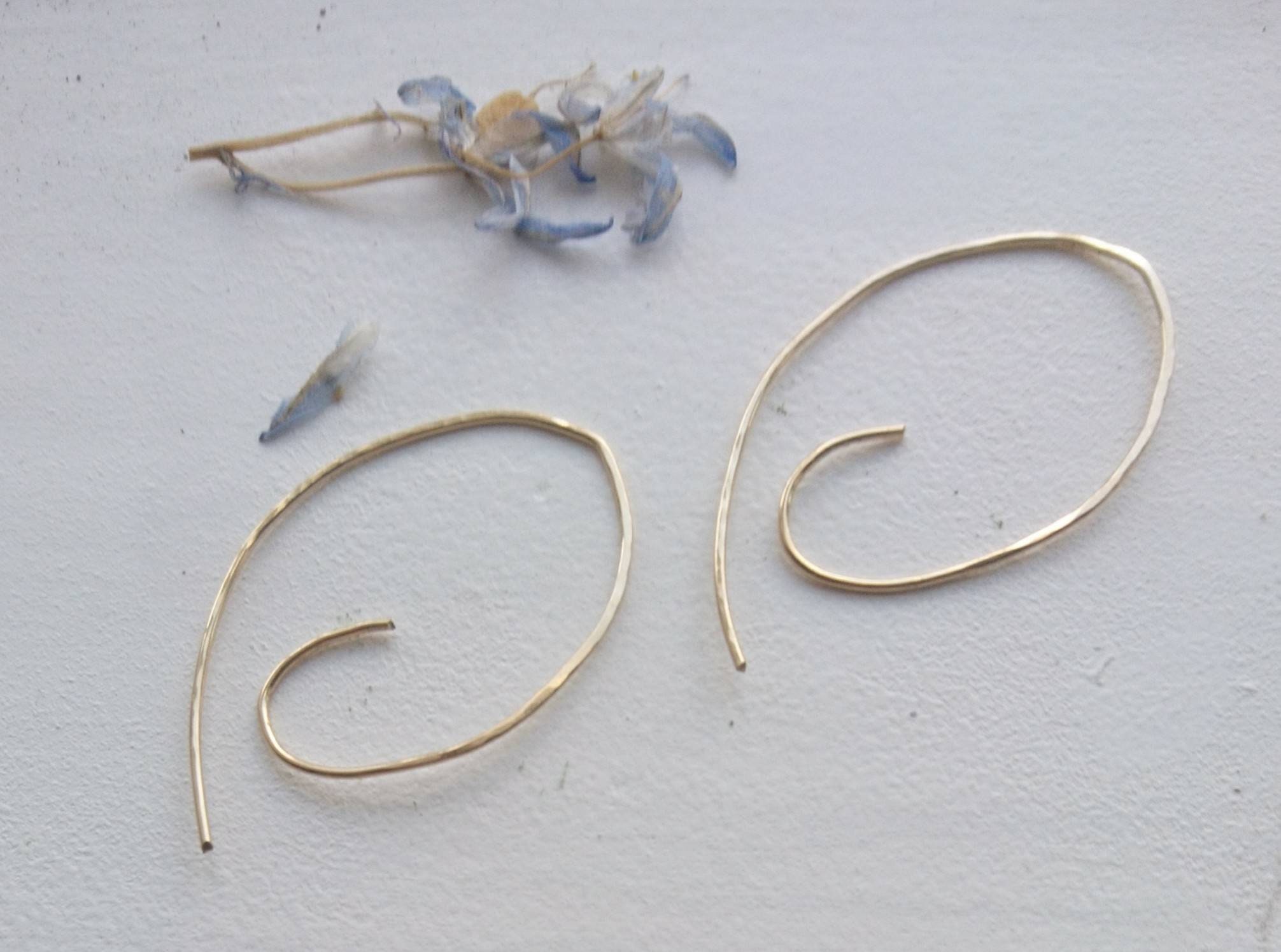 Simple spiral earrings in 14k gold fill, hammered contemporary threader