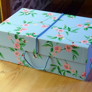 Wedding Travel Maxi Box in Butterflies & Bees Blue | Abroad Wedding Gifts | Wedding Dress Storage | Wedding Dress Preservation Box