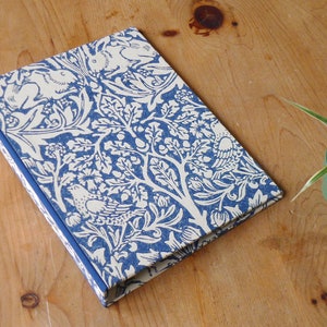 William Morris Ring Binder Brer Rabbit | Papelaria de escritório e presentes de papelaria