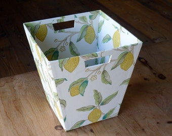 Grande poubelle/panier à papier William Morris en blanc citron - Rangement pour la maison fait main en Angleterre