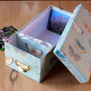 Caja para guardar fotos de archivo en color menta con mariposas Papillon / Caja para recuerdos y caja para guardar fotos / 6 x 4 o 7 x 5 / Decoración del hogar / Hermoso almacenamiento