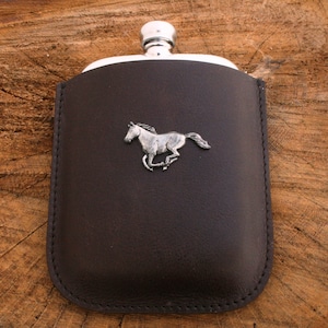 Horse Running Pewter 4 oz Kidney Hip Flask In Brown Leather Pouch Father&#39;s Day Father&#39;s Day Gift Personalised Free Engraving  189 189 pf