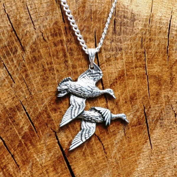 Flying Ducks Necklace & Pendant Ladies Hunting Fathers Day Gift nl