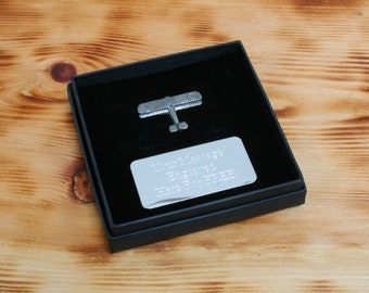 Vliegtuigen pin revers badge of magneet in gepersonaliseerde verjaardagscadeaudoos of verjaardagscadeauzakje Luchtvaart Jet Pilot Verjaardagscadeau pm