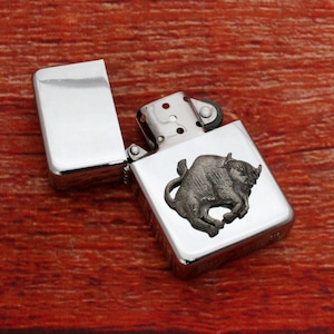 Encendedor de gasolina a prueba de viento con diseño de animales de granja y grabado personalizado gratuito. Regalo para el Día del Padre. Vaca, cerdo, oveja. Regalo para el Día del Padre.