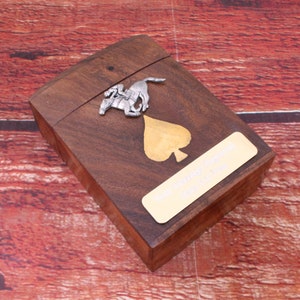Pferderennen Spielkartenbox aus Holz inklusive Spielkarten mit personalisierter Gravur Schuhbügel Vatertagsgeschenk wcb