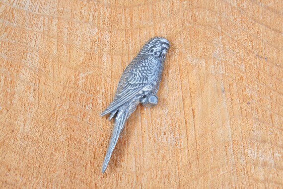 Budgerigar Pin Badge Tie Hat or Lapel Pewter Brooch Gift Present 045 