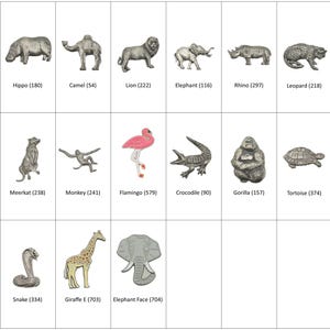 K&ouml;nnte beinhalten: Eine Sammlung von Metall-Anstecknadeln mit Tiermotiven, darunter eine Giraffe, ein Nilpferd, ein Kamel, ein L&ouml;we, ein Elefant, ein Nashorn, ein Leopard und ein B&uuml;ffel. Weitere Anstecknadeln sind ein Zebra, ein Erdm&auml;nnchen, ein Affe, ein Flamingo, ein Krokodil, ein Gorilla, eine Schildkr&ouml;te und ein Tigergesicht.