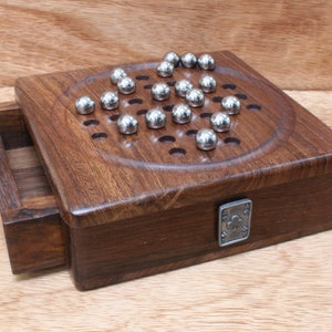 Juego de solitario de madera para jugar a las cartas y póquer con bolas de acero, grabado gratuito personalizado, corazones, espadas, tréboles y espadas, regalo para el Día del Padre.
