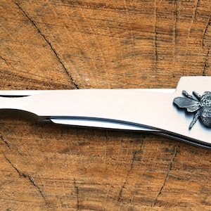 Bumble Bee Smokers Pipe Tamper Tool with Bowl Scraper Personalised Initials Engraved Smokers Father&#39;s Day Gift 27 pt