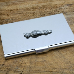 Portatarjetas de crédito de metal para empresas con diseño de coches y motos de carreras y grabado gratuito personalizado. Regalo de GP de deportes de motor.