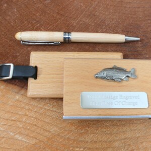 Etiqueta de equipaje para pesca con mosca, tarjetero, bolígrafo, juego de madera, etiqueta de viaje, carrete de grabado gratuito personalizado, mosca, carpa, regalo para el día del padre lu