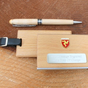 UK Standorte Gepäckanhänger Kartenhalter Kugelschreiber Holzset Reiseetikett Personalisiert Kostenlose Gravur Cornwall Devon Skye Urlaub Geschenk lu
