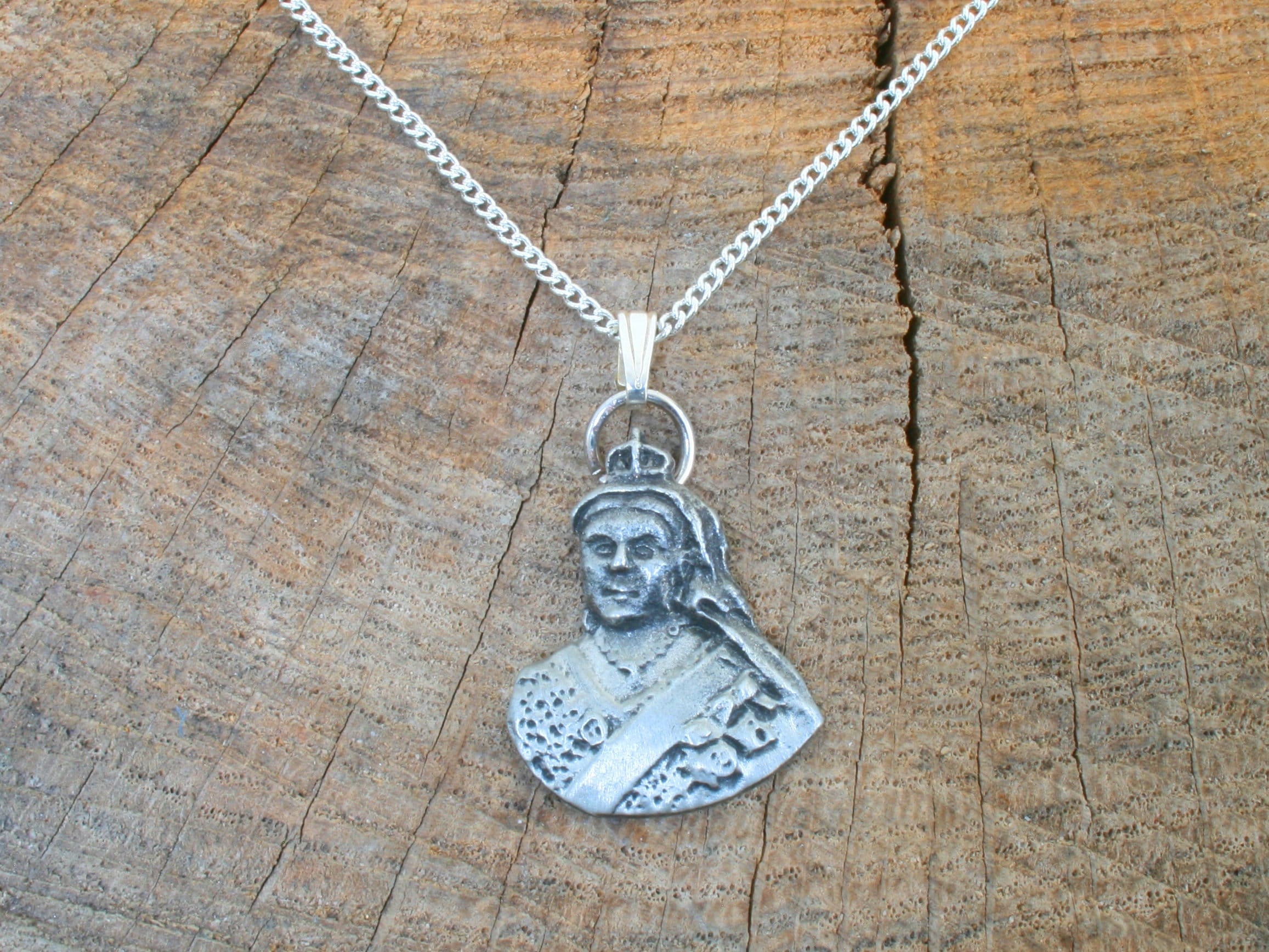 Queen victoria pendant - Etsy 日本
