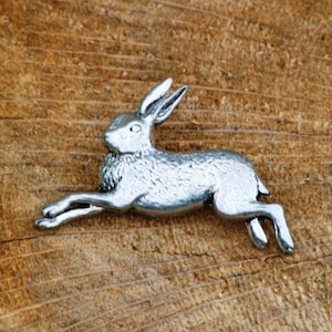 Hare Running Pin Brooch Badge Pewter Shooting Father&#39;s Day Gift 172 pm