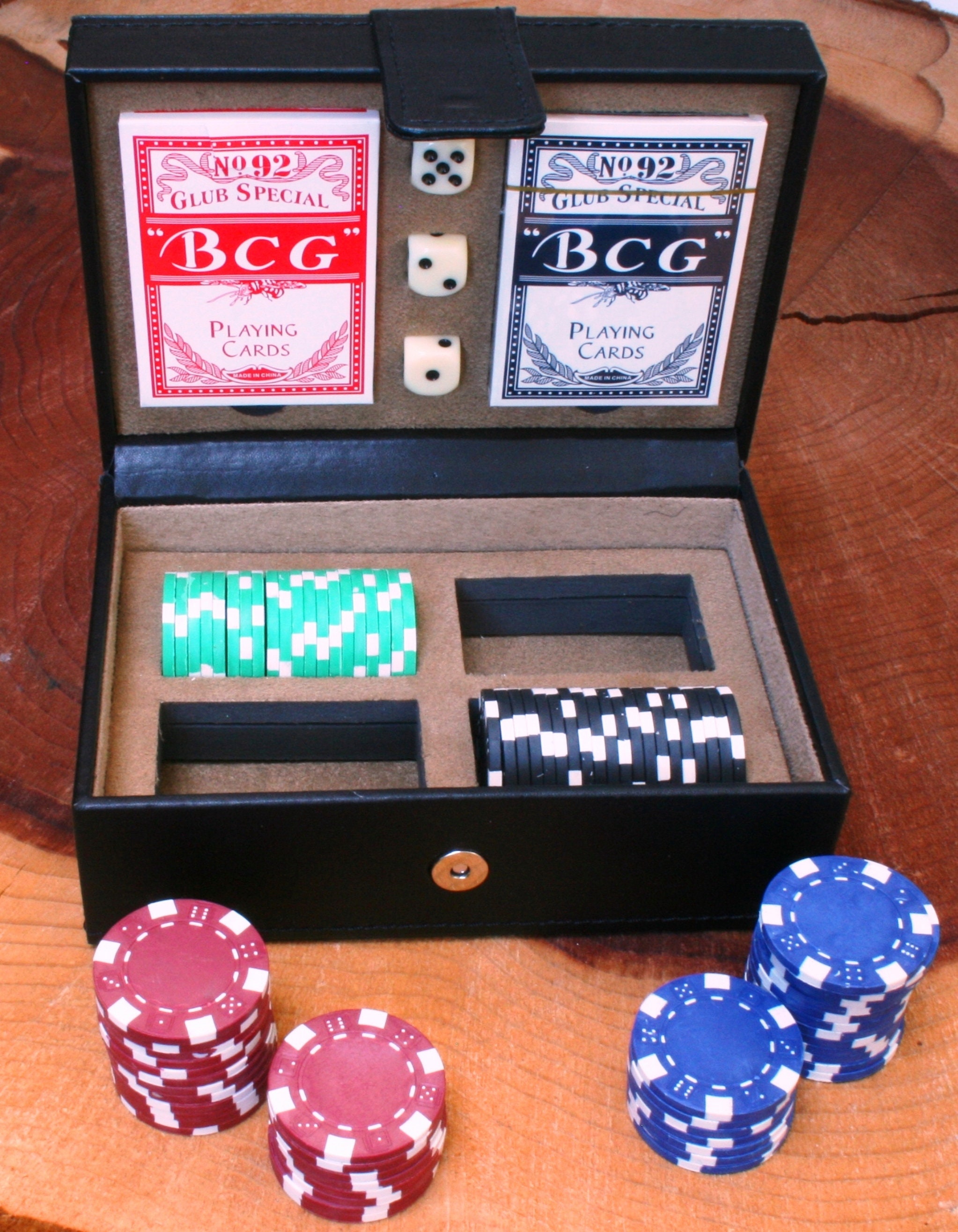 Quality Poker Gaming Set in Case Playing Cards Dice Chips New Horse Racing 