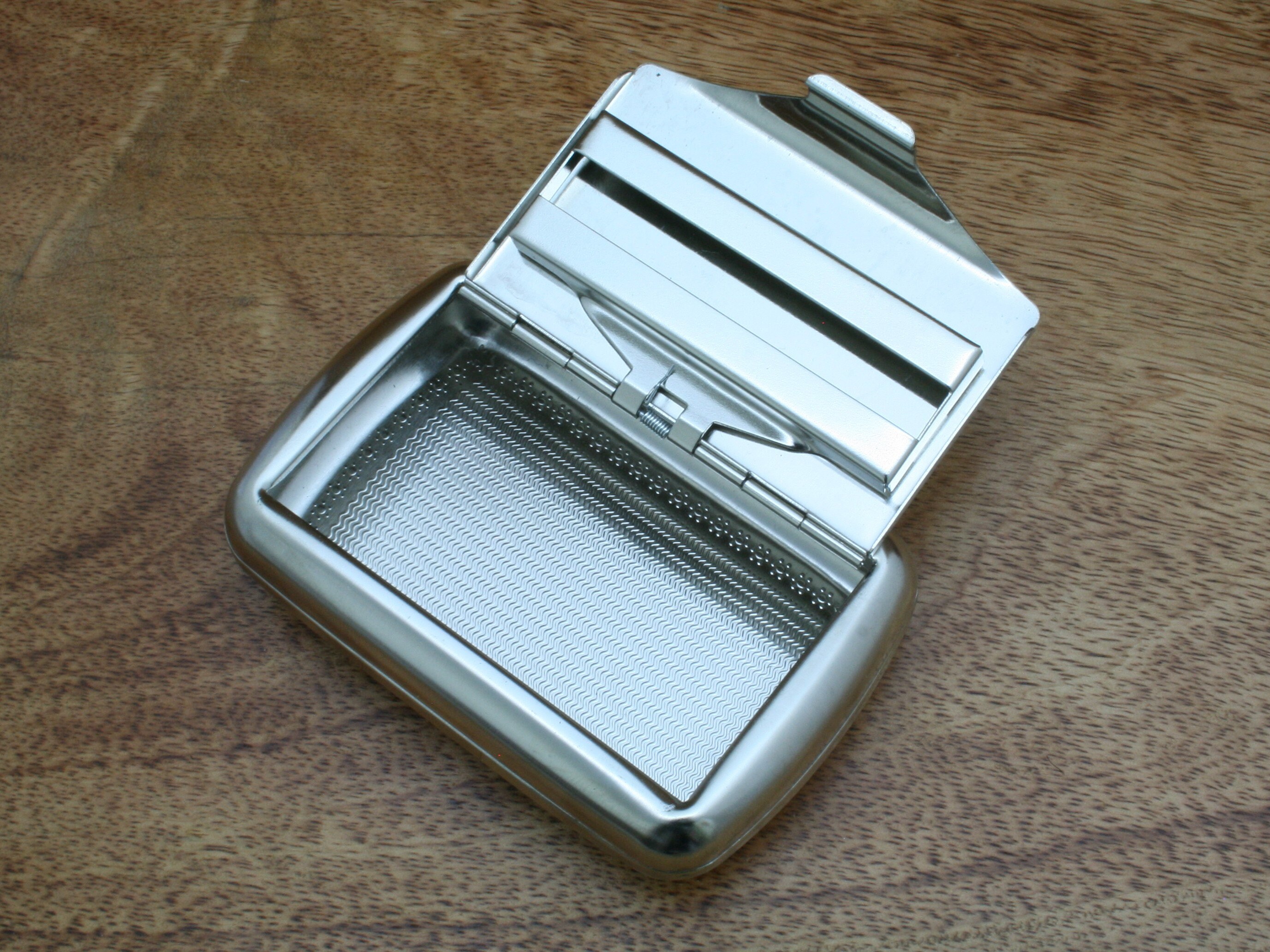 歴史上の人物 タバコ缶 手巻きタバコ缶 名入れ無料彫刻 チャーチル