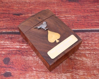 Caja de madera para naipes con pájaros británicos. Incluye naipes con grabado gratuito. Petirrojo, golondrina, lechuza común, regalo de cumpleaños. wcb