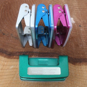 Gepersonaliseerde perforator metalen kantoorbenodigdheden Vaderdagcadeau Lichtgewicht Diverse kleuren Gepersonaliseerde gratis gravure hp