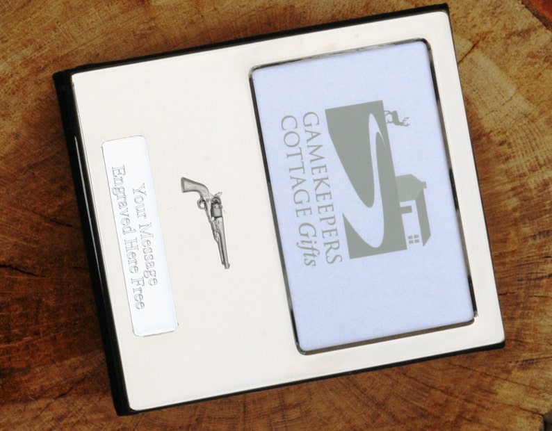 Old fashioned Revolver Pist Hand Gun Design Silver Personalised Photo Album FREE ENGRAVING pewter emblem holds 100 6x4 photos 281
