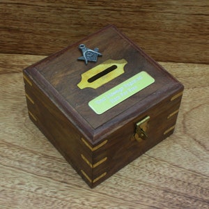 Cofre de madera para dinero masónico y templario con grabado personalizado gratuito, compás y escuadra de albañilería, regalo para el Día del Padre.