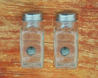 Salero y pimentero de cristal con tapa de rosca, ideal para casa, restaurante o cafetería, fútbol, golf, billar, regalo de cumpleaños, gsp