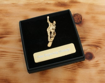 Pin de snowboarder chapado en oro para solapa, snowboard, deportes de invierno, regalo de cumpleaños, caja personalizada