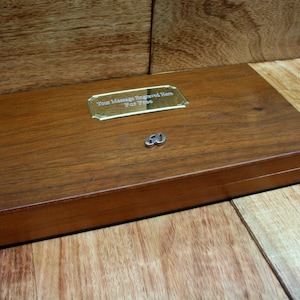 Backgammon en bois pour les anniversaires avec couvercle à fermeture magnétique à gravure gratuite 18 21 50 65 ans cadeau fête des pères bg