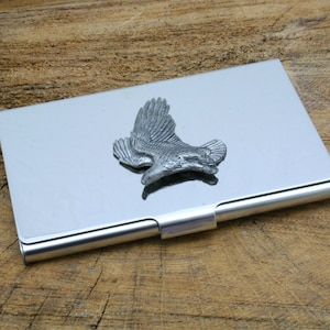 Tarjetero de metal con diseño de aves rapaces con grabado personalizado gratuito. Regalo para el Día del Padre. Águila halcón, águila pescadora. Regalo para el Día del Padre.