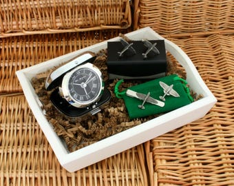 Set de regalo Spitfire: despertador, gemelos de peltre, pasador de corbata y alfiler en bandeja de regalo