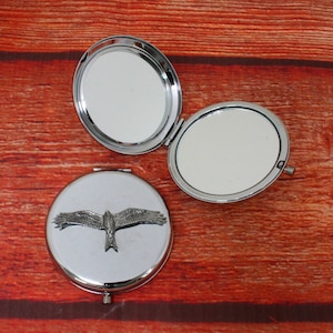 Red Kite Bird Of Prey Design Compact Pocket Mirror Chrome Nickle Plated FREE engraving  MESSAGE Ladies Falconry Valentines Gift 296 ms