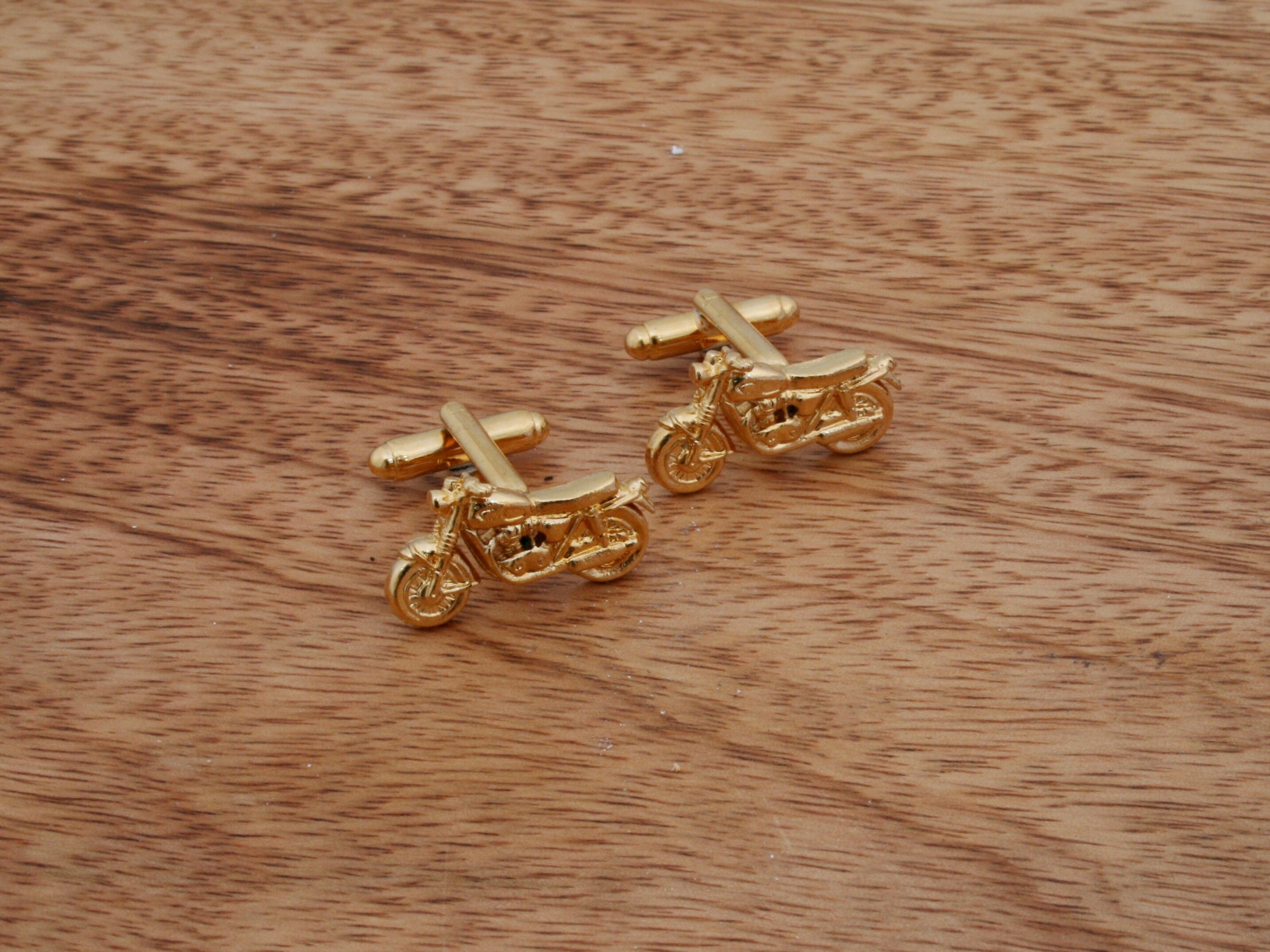 Paire De Boutons De Manchette Vintage Motif Moto / Motard - Doré - Occasion Très Bon État
