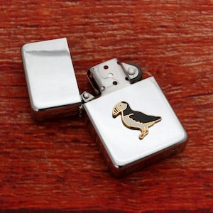 Encendedor de gasolina resistente al viento con diseño de pájaros británicos y grabado gratuito personalizado. Regalo para el Día del Padre: petirrojo, golondrina, lechuza común. Regalo para el Día del Padre.