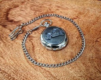 Reloj de bolsillo y cadena de coches de carreras y motos con frente de peltre de cuarzo personalizado con grabado gratuito, regalo de cumpleaños de GP de deportes de motor pw